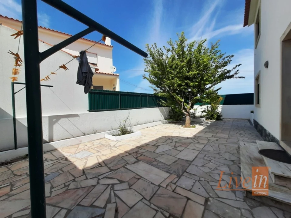 Moradia T3 para Arrendamento em Carvoeira Foto 24
