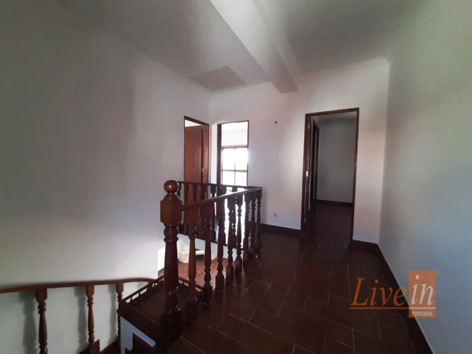 Moradia T3 para Arrendamento em Carvoeira Foto 11