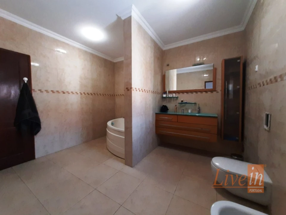 Moradia T3 para Arrendamento em Carvoeira Foto 12