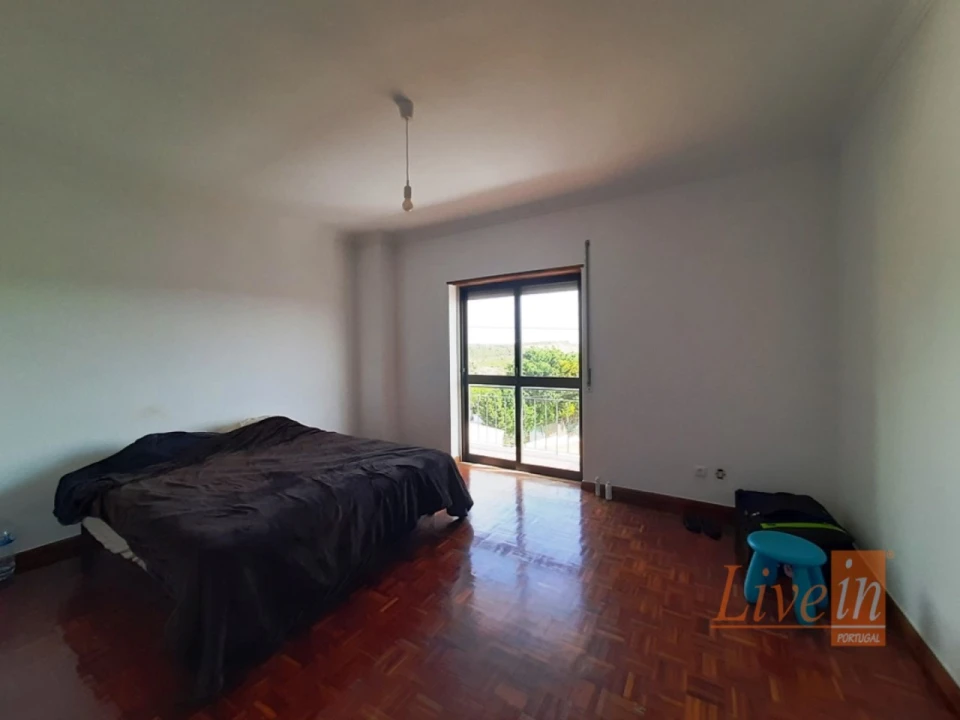 Moradia T3 para Arrendamento em Carvoeira Foto 17