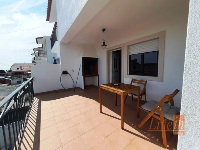 Moradia T3 para Arrendamento em Carvoeira