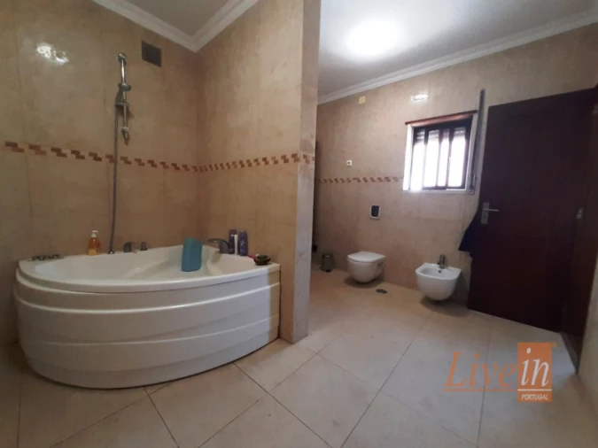 Moradia T3 para Arrendamento em Carvoeira Foto 13