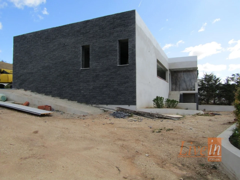 Moradia T4 para Venda em Azueira e Sobral da Abelheira Foto 3