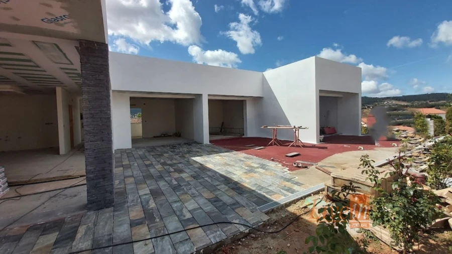 Moradia T4 para Venda em Azueira e Sobral da Abelheira Foto 4