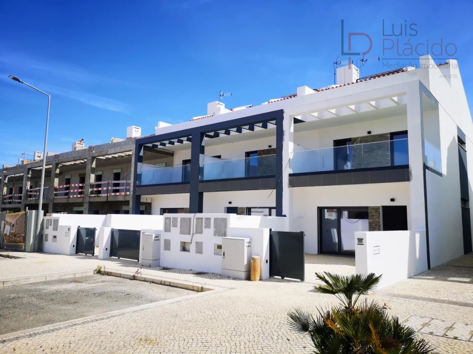 Moradia T2 para Venda em Longueira/Almograve Foto 1