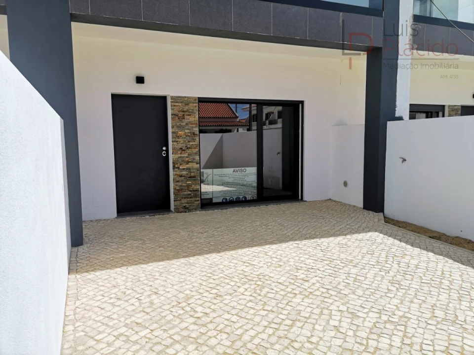 Moradia T2 para Venda em Longueira/Almograve Foto 5