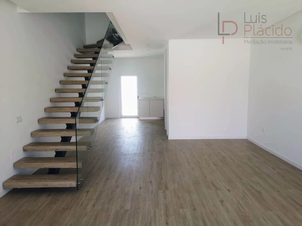 Moradia T2 para Venda em Longueira/Almograve Foto 8