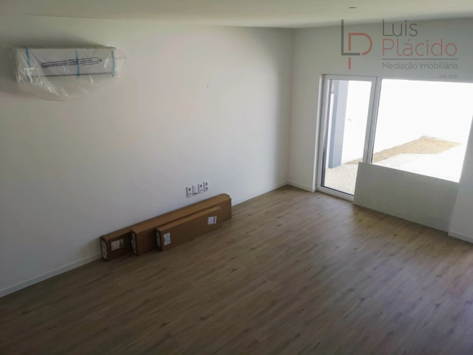 Moradia T2 para Venda em Longueira/Almograve Foto 11
