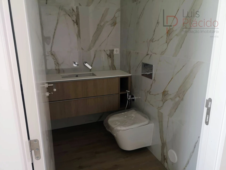 Moradia T2 para Venda em Longueira/Almograve Foto 18