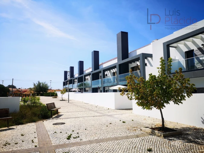 Moradia T2 para Venda em Longueira/Almograve Foto 2