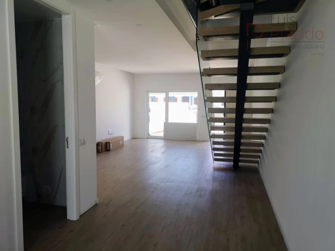 Moradia T2 para Venda em Longueira/Almograve Foto 10