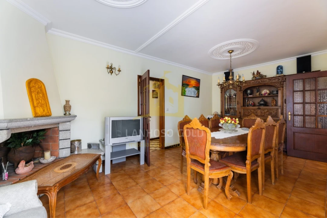 Moradia T6 para Venda em Lanhoso Foto 7