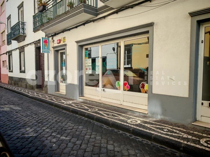 Negócio para Venda em Ponta Delgada (São Sebastião) Foto 1