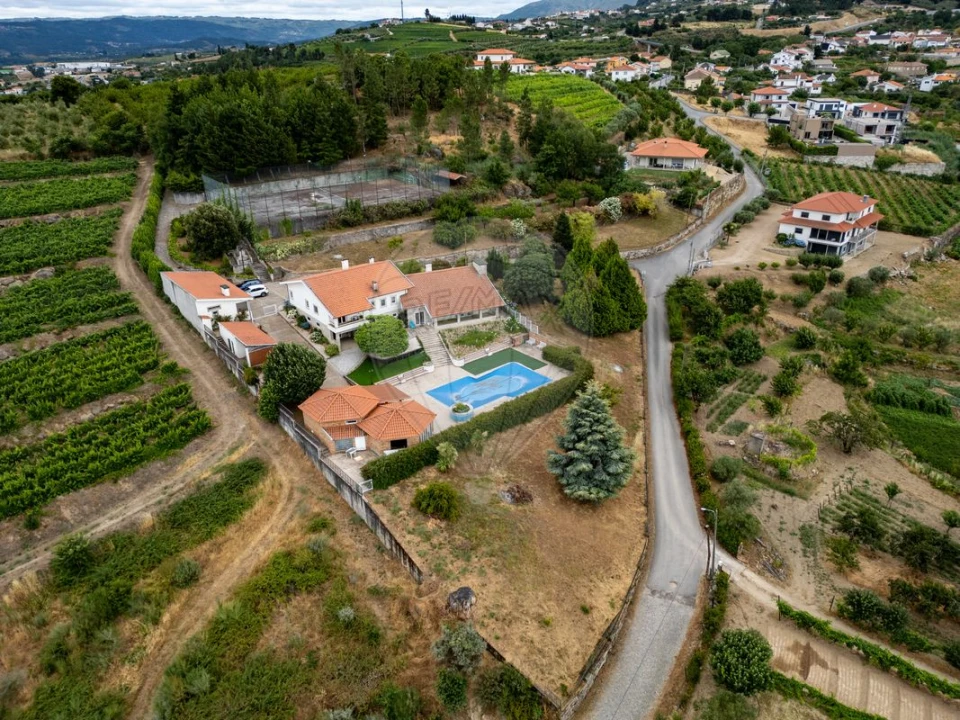 Moradia T5 para Venda em Lamego (Almacave e Sé) Foto 2