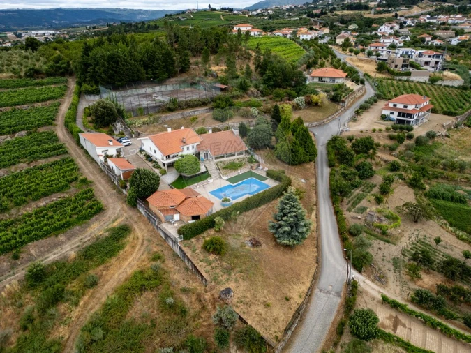 Moradia T5 para Venda em Lamego (Almacave e Sé) Foto 2