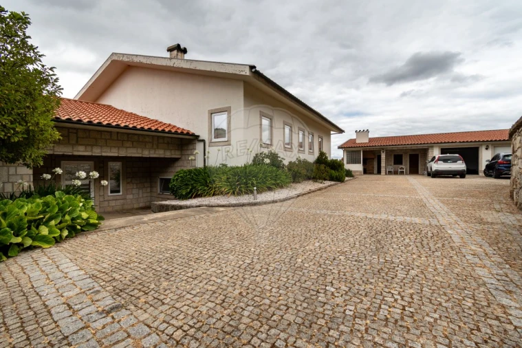 Moradia T5 para Venda em Lamego (Almacave e Sé) Foto 3