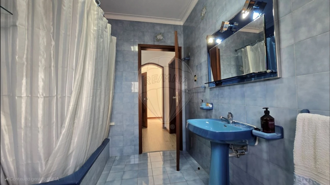 Moradia T4 para Venda em Loureiro Foto 13