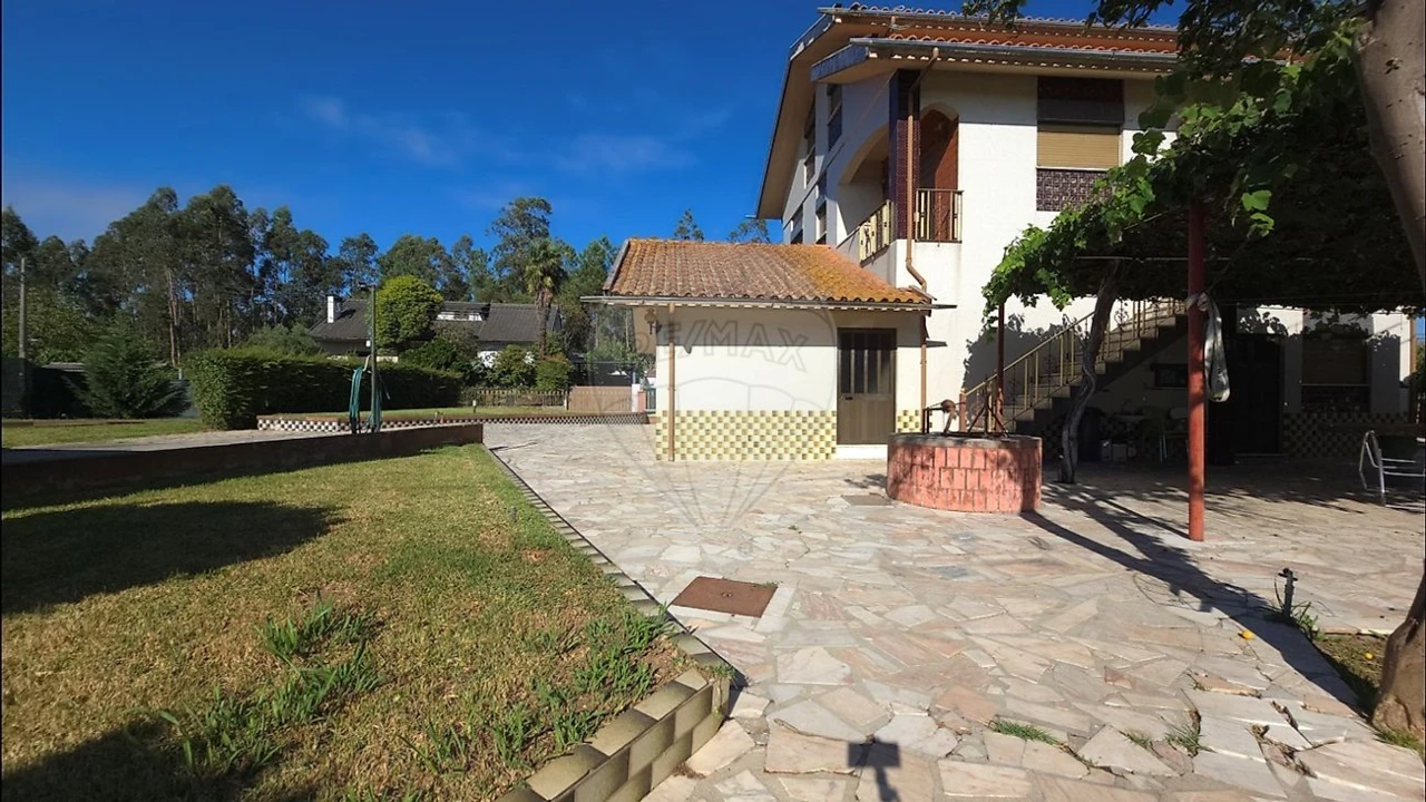 Moradia T4 para Venda em Loureiro Foto 2