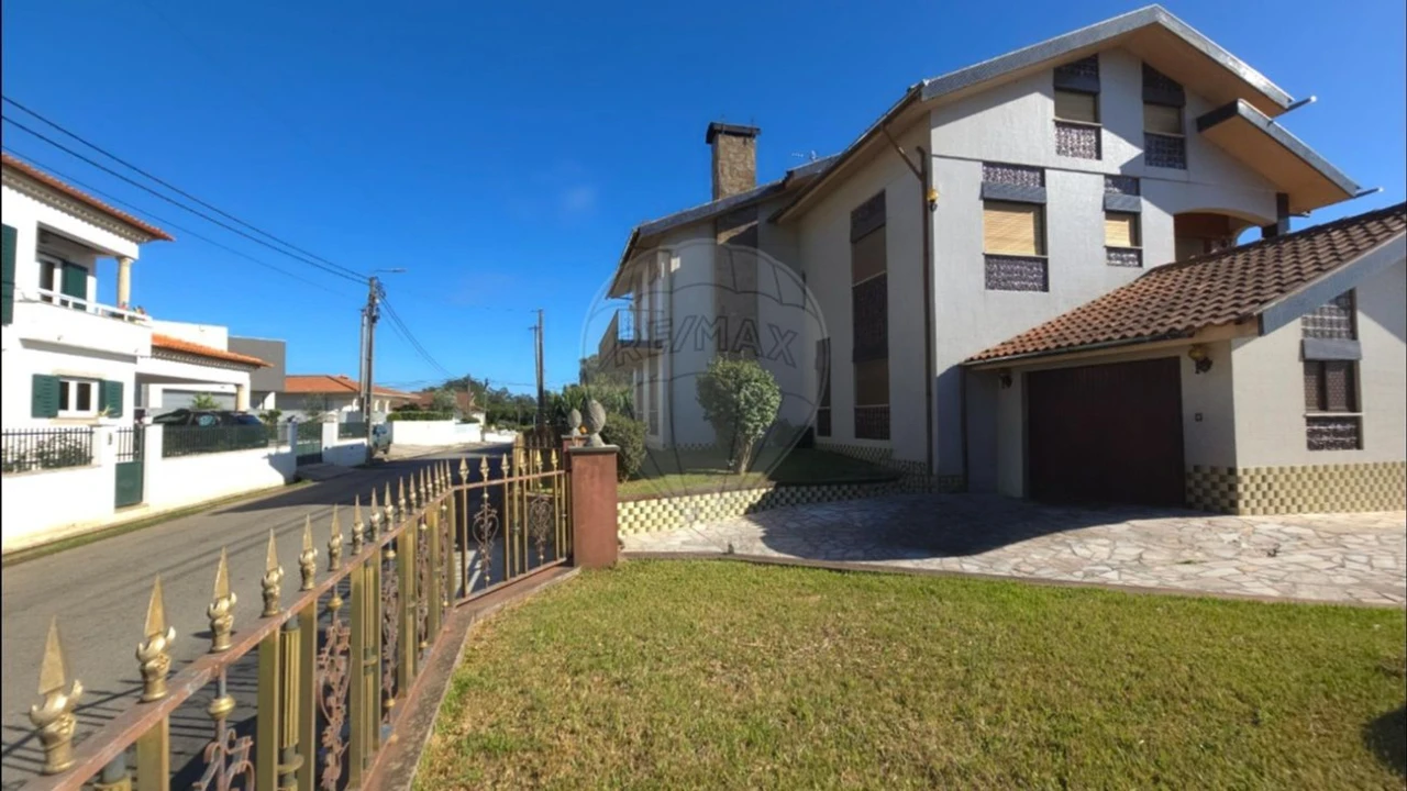 Moradia T4 para Venda em Loureiro Foto 1