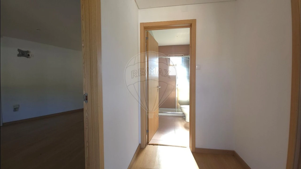 Moradia T4 para Venda em Loureiro Foto 18