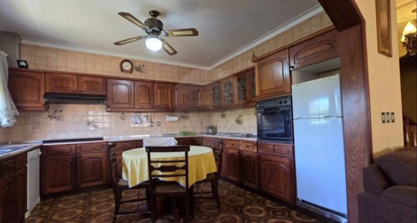 Moradia T4 para Venda em Loureiro Foto 33