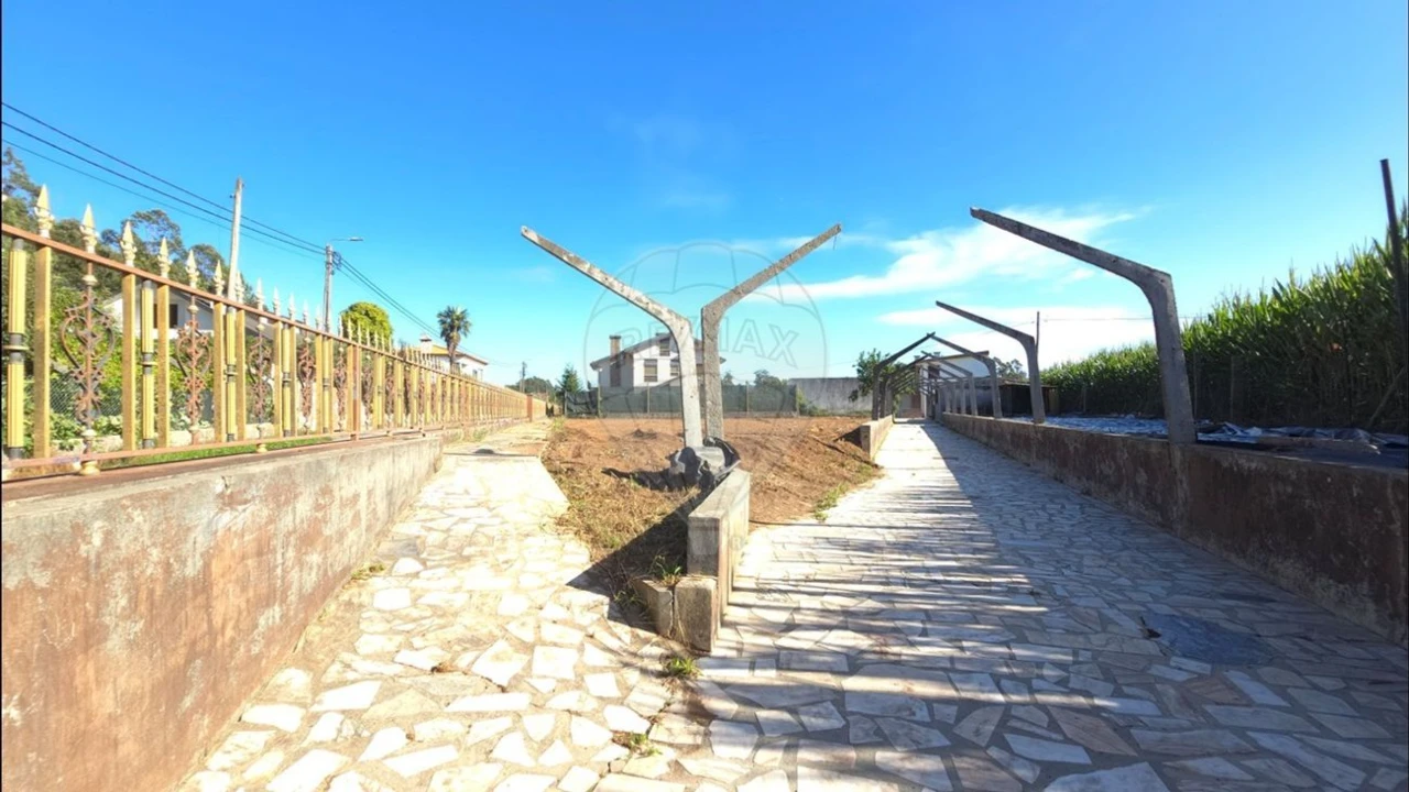 Moradia T4 para Venda em Loureiro Foto 44