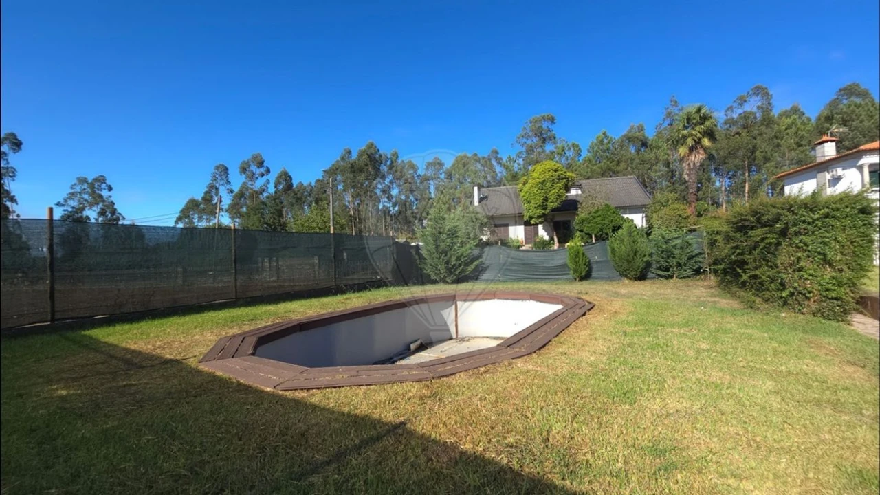 Moradia T4 para Venda em Loureiro Foto 34