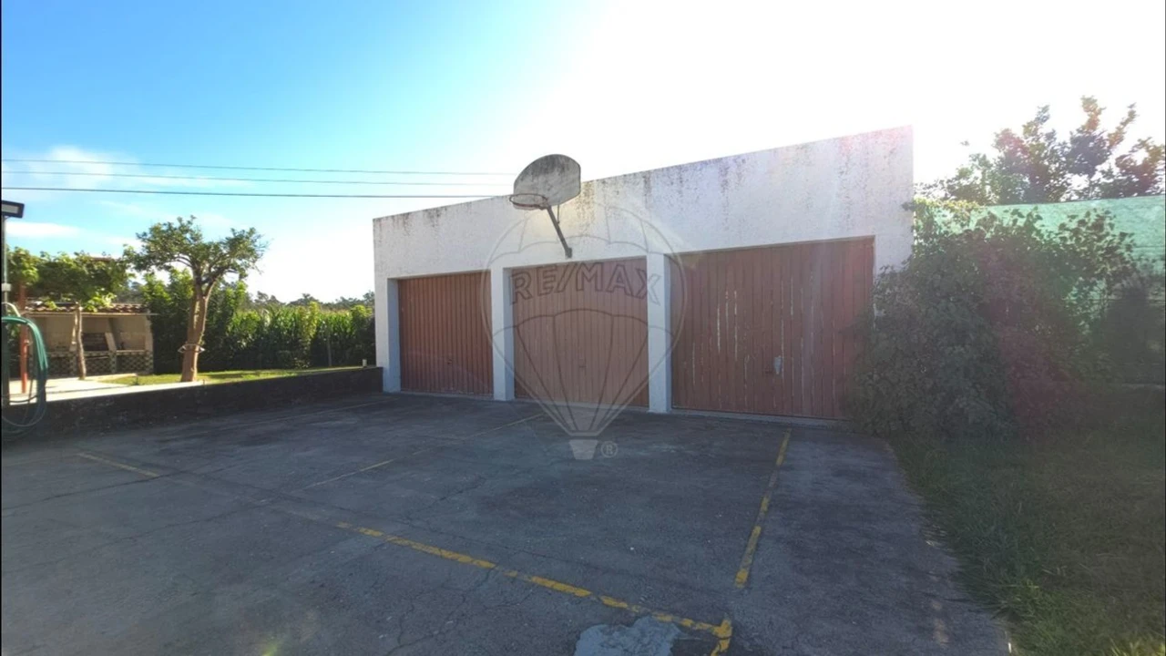 Moradia T4 para Venda em Loureiro Foto 14