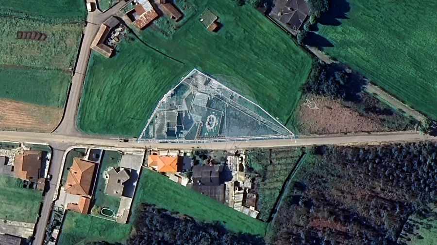 Moradia T4 para Venda em Loureiro Foto 6