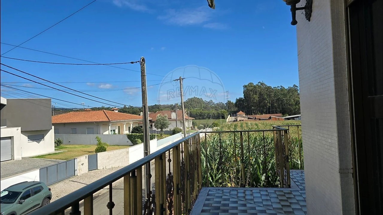 Moradia T4 para Venda em Loureiro Foto 30