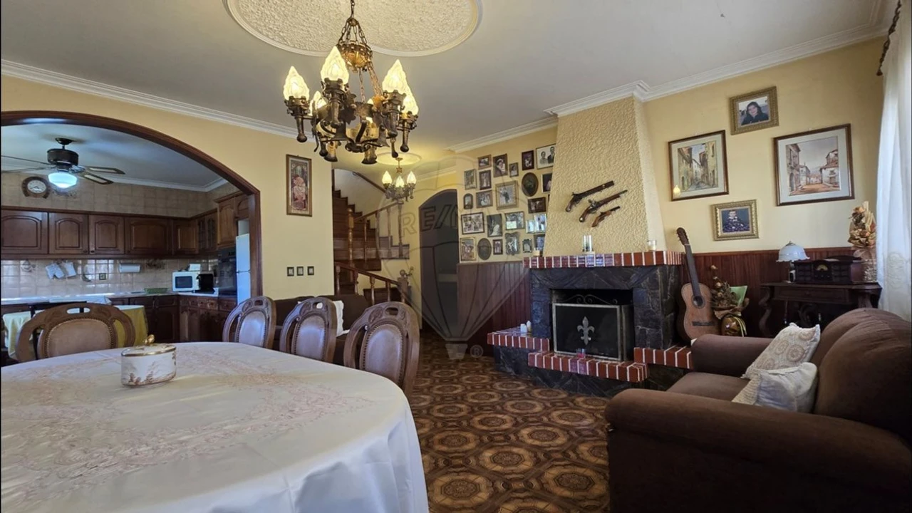 Moradia T4 para Venda em Loureiro Foto 16