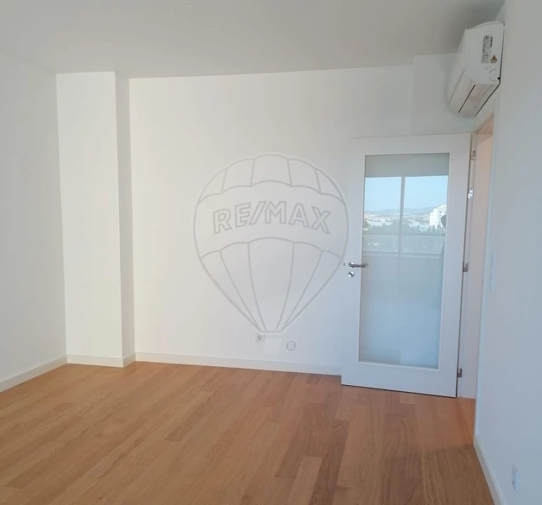 Apartamento T2 para Arrendamento em Lumiar Foto 4