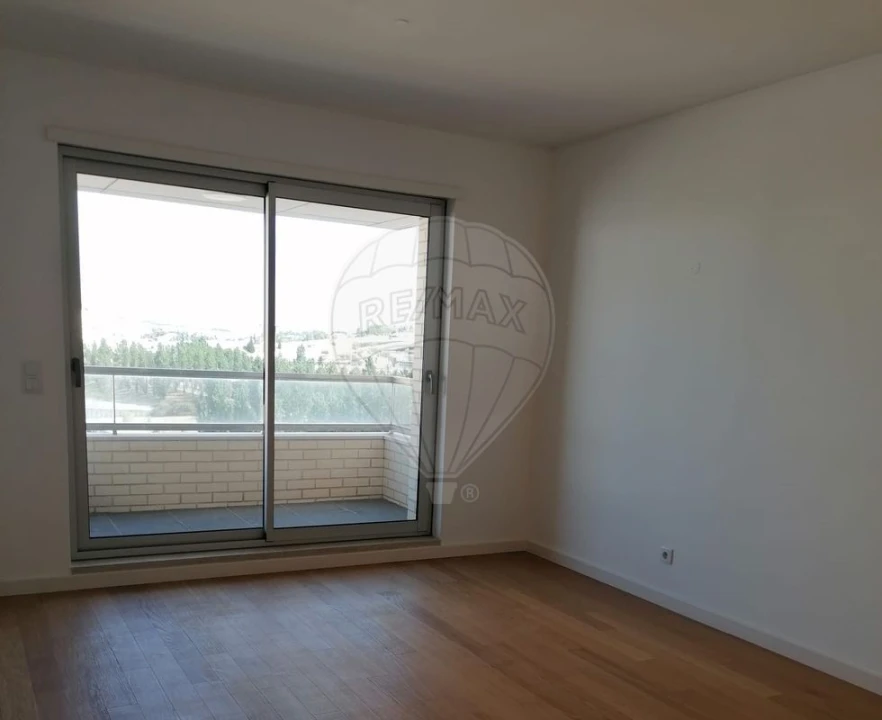 Apartamento T2 para Arrendamento em Lumiar Foto 2