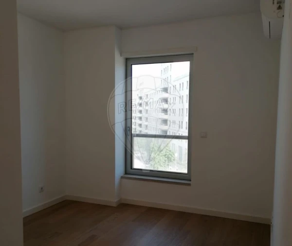 Apartamento T2 para Arrendamento em Lumiar Foto 5