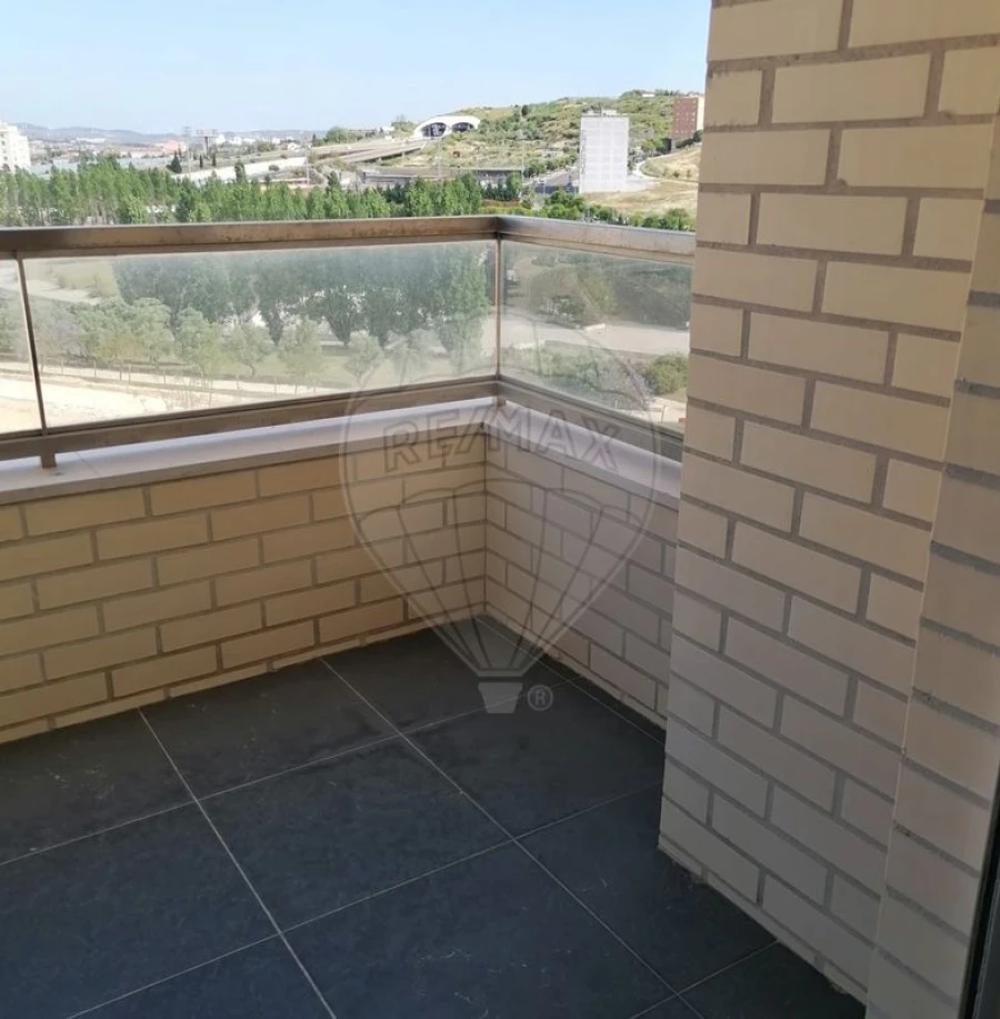 Apartamento T2 para Arrendamento em Lumiar Foto 8