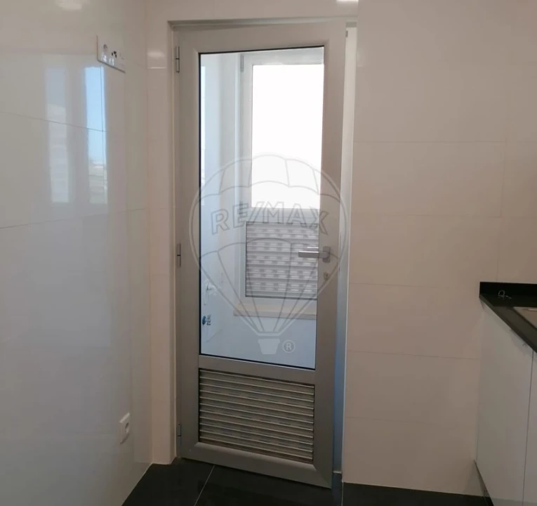 Apartamento T2 para Arrendamento em Lumiar Foto 10