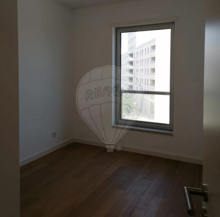 Apartamento T2 para Arrendamento em Lumiar Foto 3