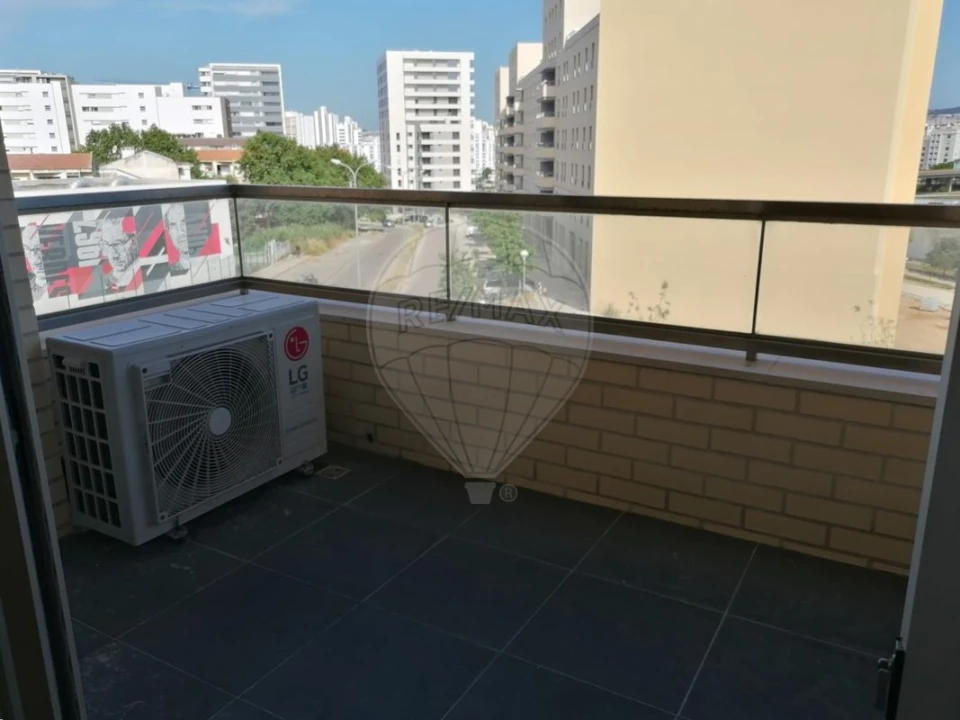 Apartamento T2 para Arrendamento em Lumiar Foto 9