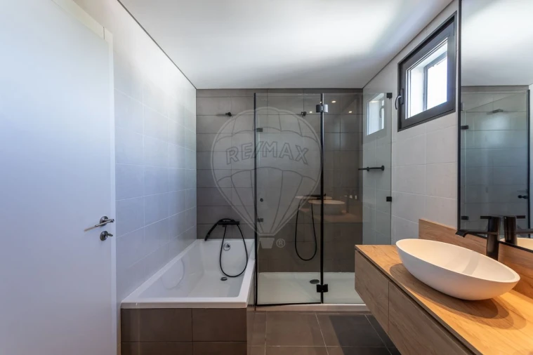 Moradia T5 para Arrendamento em Barcarena Foto 25