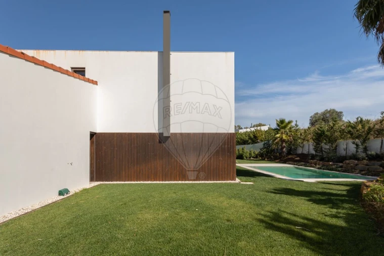 Moradia T5 para Arrendamento em Barcarena Foto 6