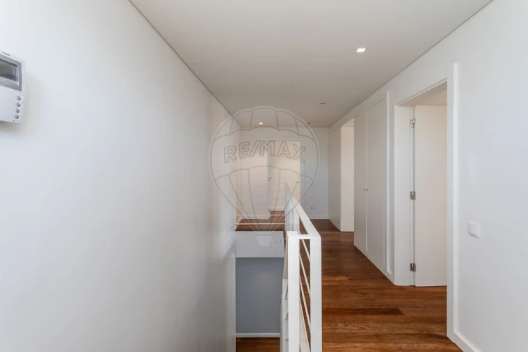 Moradia T5 para Arrendamento em Barcarena Foto 10