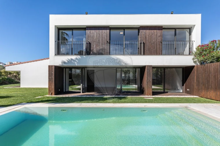 Moradia T5 para Arrendamento em Barcarena Foto 2