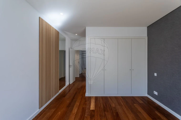 Moradia T5 para Arrendamento em Barcarena Foto 18