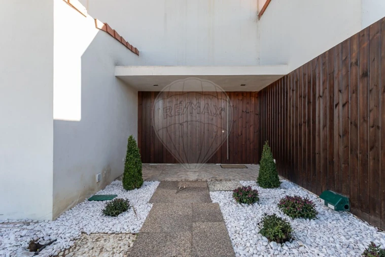 Moradia T5 para Arrendamento em Barcarena Foto 8