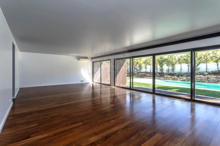 Moradia T5 para Arrendamento em Barcarena Foto 14