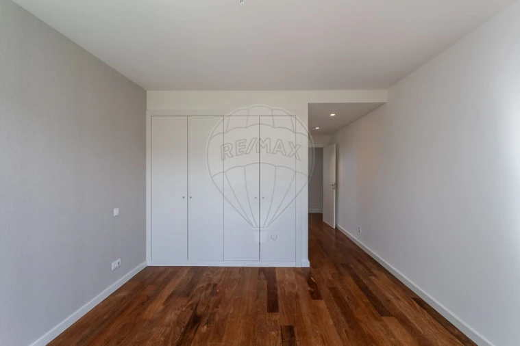 Moradia T5 para Arrendamento em Barcarena Foto 16