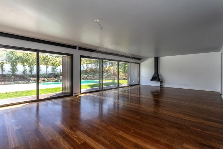 Moradia T5 para Arrendamento em Barcarena Foto 12