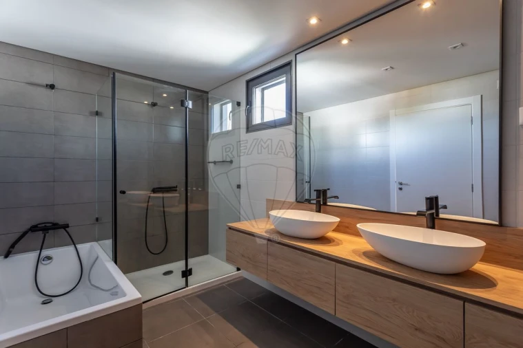 Moradia T5 para Arrendamento em Barcarena Foto 28