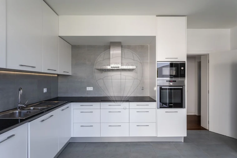 Moradia T5 para Arrendamento em Barcarena Foto 23