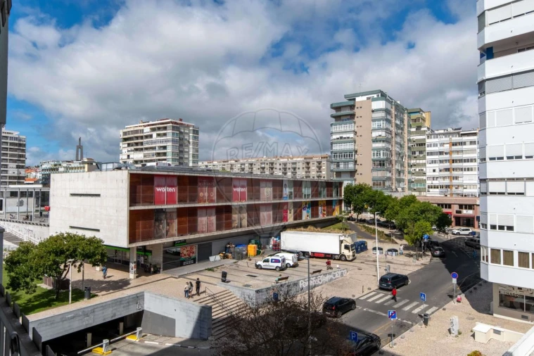 Apartamento T3 para Venda em Almada, Cova da Piedade, Pragal e Cacilhas Foto 19